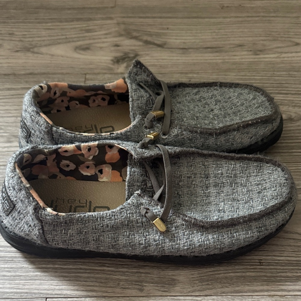 Hey Dude Women’s Gray shoes Sz 10